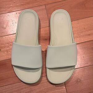 Brand New Lululemon Restfeel Slide